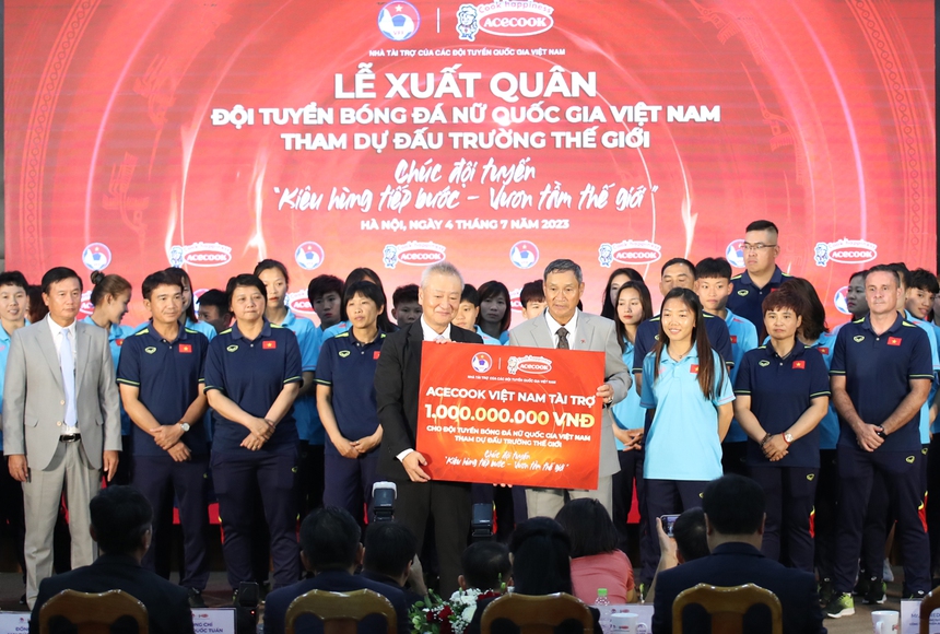 Tuyển nữ Việt Nam hào hứng lên đường tham dự World Cup 2023 - Ảnh 1. Tuyển nữ Việt Nam hào hứng lên đường tham dự World Cup 2023 - Ảnh 1.