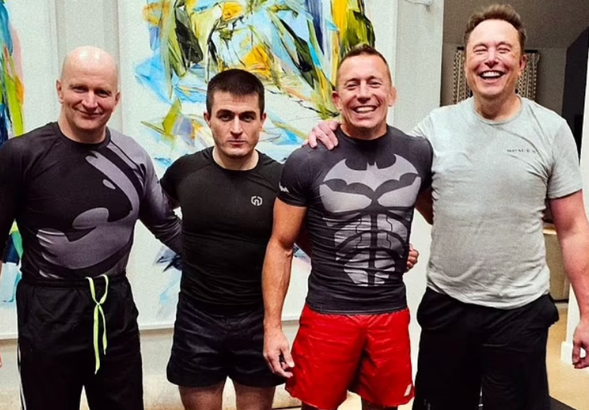 Tỉ phú Elon Musk (ngoài cùng bên phải) tập nặng cùng huyền thoại võ thuật UFC Georges St Pierre (quần đỏ) để chuẩn bị so găng với ông chủ Facebook Mark Zuckerberg Tỉ phú Elon Musk (ngoài cùng bên phải) tập nặng cùng huyền thoại võ thuật UFC Georges St Pierre (quần đỏ) để chuẩn bị so găng với ông chủ Facebook Mark Zuckerberg