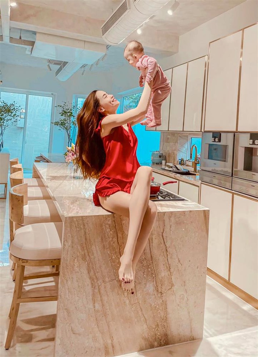 Tổ ấm của Hồ Ngọc Hà: Biệt thự 30 tỷ có an ninh nghiêm ngặt ngay tại TP. HCM - Ảnh 8.