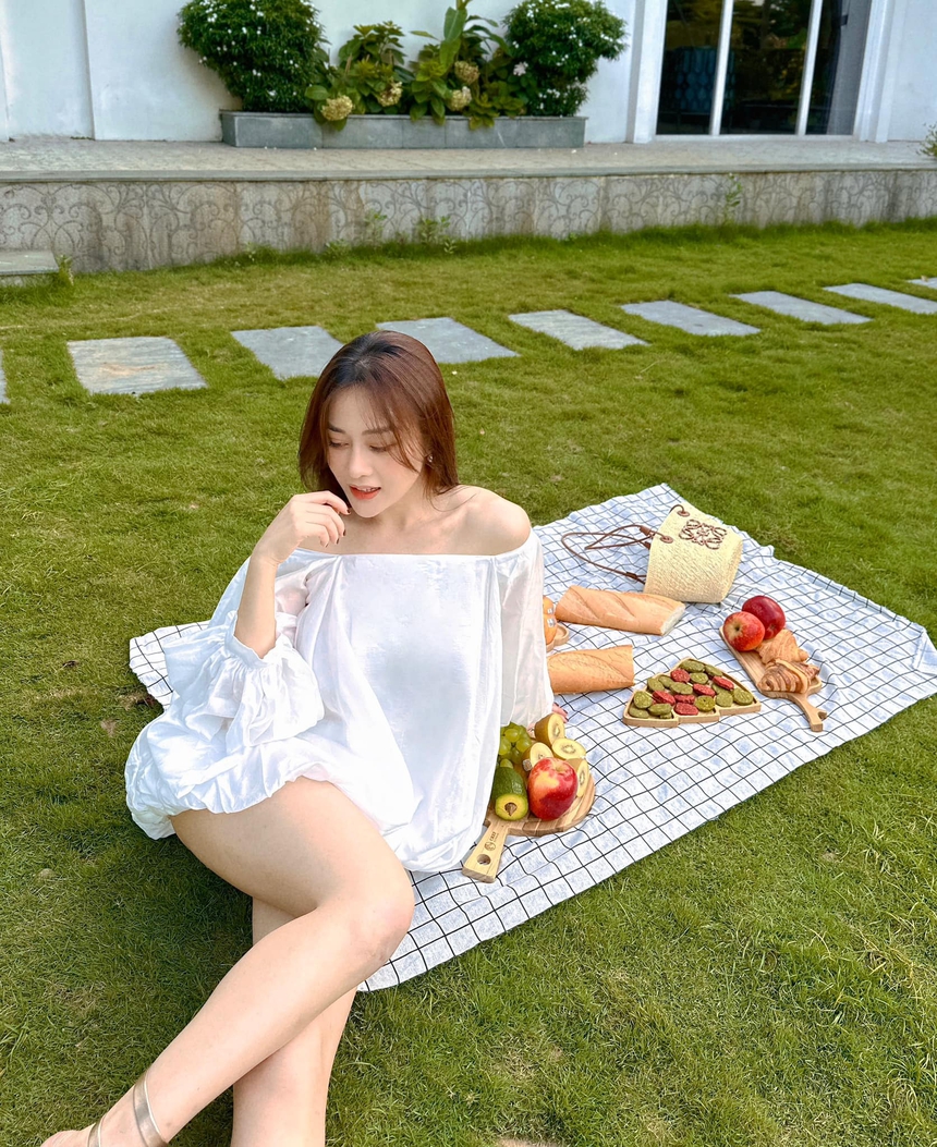 Phương Oanh khoe chân dài nuột nà hậu kết hôn với Shark Nguyễn Hòa Bình - Ảnh 2.