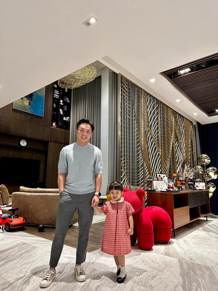 Biệt thự Full House sang trọng của gia đình Cường Đô La - Đàm Thu Trang khiến dân mạng 'lóa mắt' - Ảnh 4. Biệt thự Full House sang trọng của gia đình Cường Đô La - Đàm Thu Trang khiến dân mạng 'lóa mắt' - Ảnh 4.