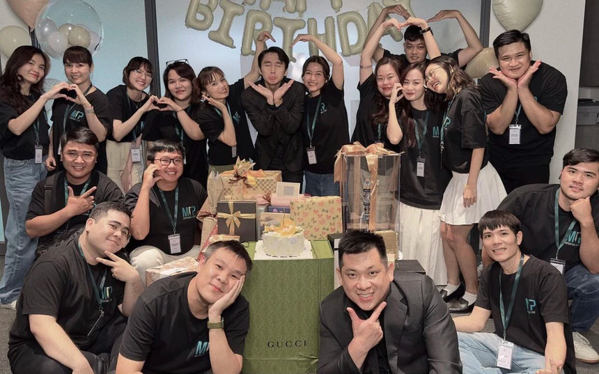 Sao Việt 5/7: Sơn Tùng M-TP đón tuổi 29, H'Hen Niê ẩn ý bên trai giấu mặt - Ảnh 1.