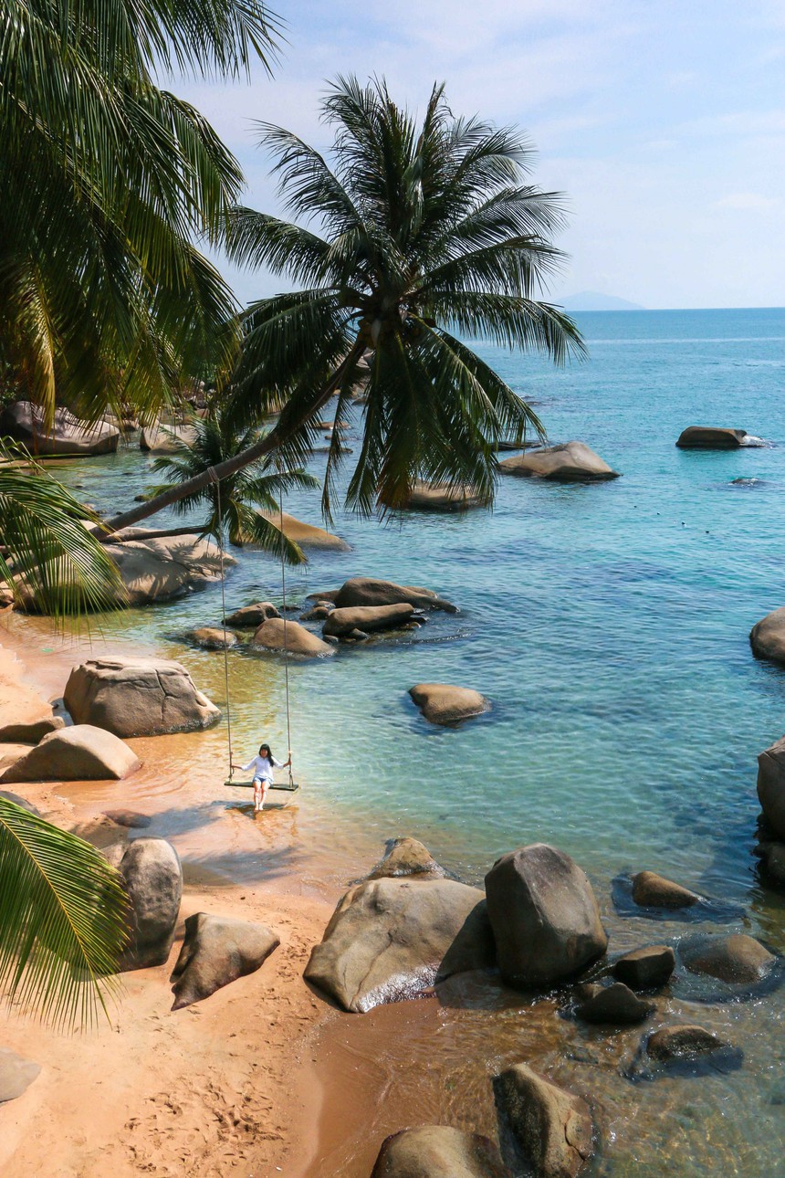 Khám phá nét đẹp hoang sơ của đảo Hòn Sơn - Ảnh 2.