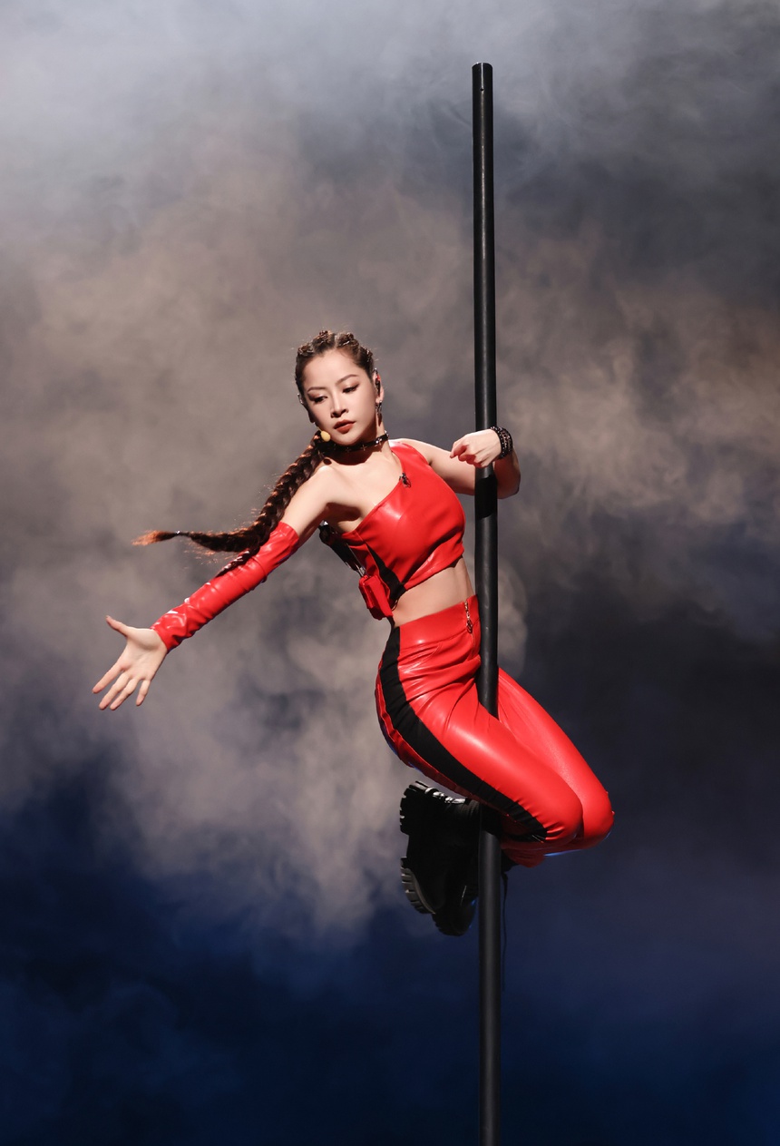 Màn múa cột của Chi Pu lên thẳng hotsearch, dân Trung nói gì? - Ảnh 4.