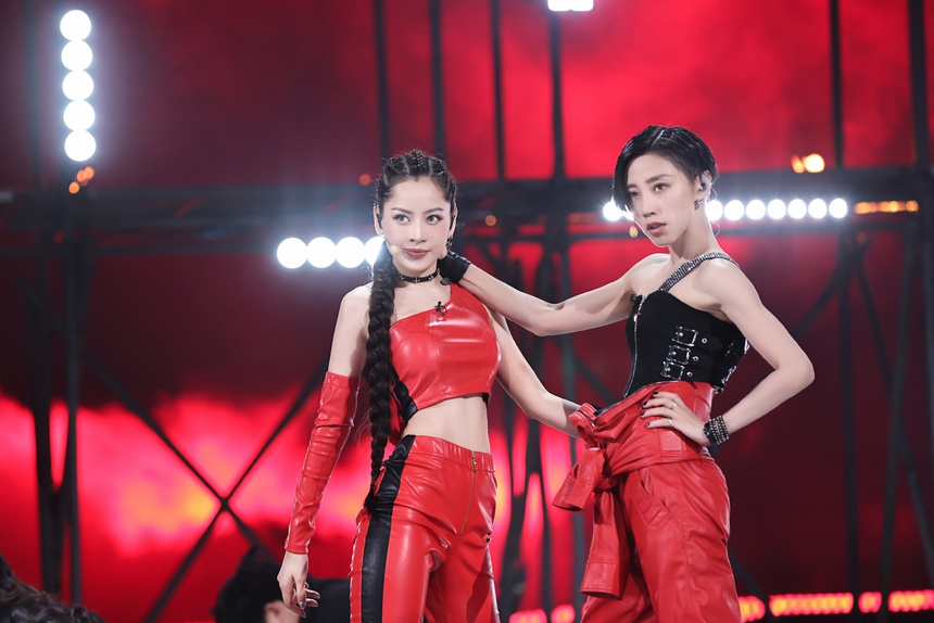 Màn múa cột của Chi Pu lên thẳng hotsearch, dân Trung nói gì? - Ảnh 2.