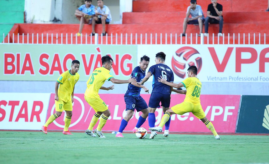 HLV Nguyễn Đức Thắng: ‘Khả năng bắt phạt đền của Văn Lâm là vũ khí của CLB Bình Định’ - Ảnh 2.