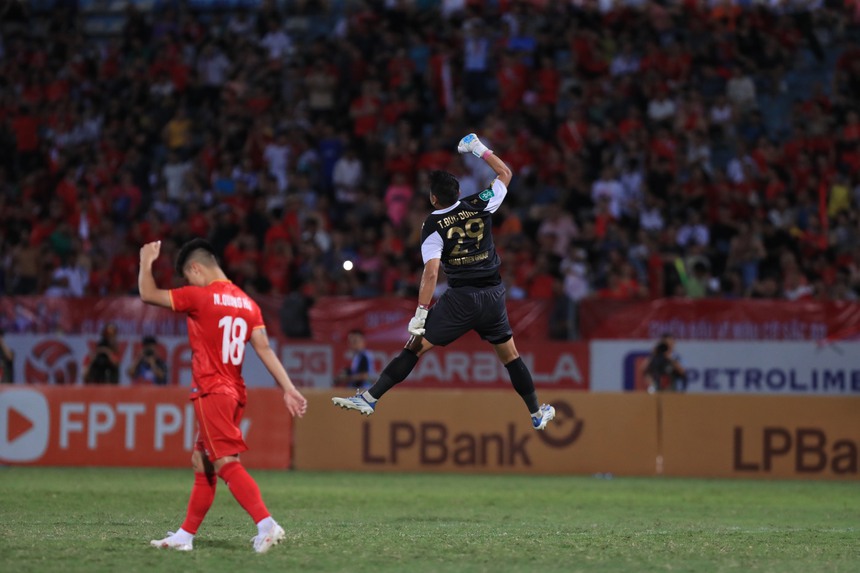 'Kép phụ' làm lu mờ Filip Nguyễn, giúp Nam Định đá văng CAHN khỏi Cúp Quốc gia - Ảnh 4. 'Kép phụ' làm lu mờ Filip Nguyễn, giúp Nam Định đá văng CAHN khỏi Cúp Quốc gia - Ảnh 4.