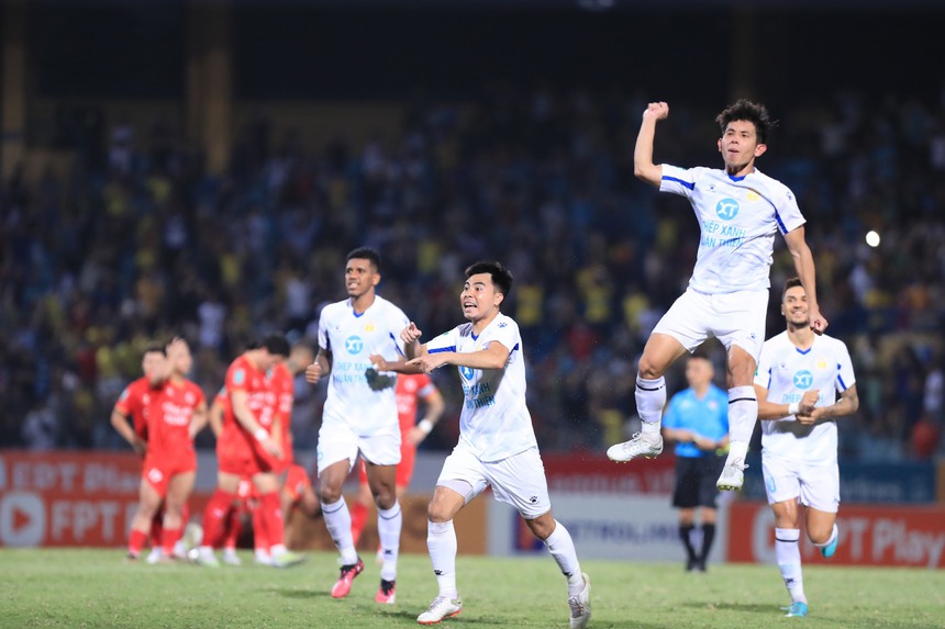 'Kép phụ' làm lu mờ Filip Nguyễn, giúp Nam Định đá văng CAHN khỏi Cúp Quốc gia - Ảnh 5. 'Kép phụ' làm lu mờ Filip Nguyễn, giúp Nam Định đá văng CAHN khỏi Cúp Quốc gia - Ảnh 5.