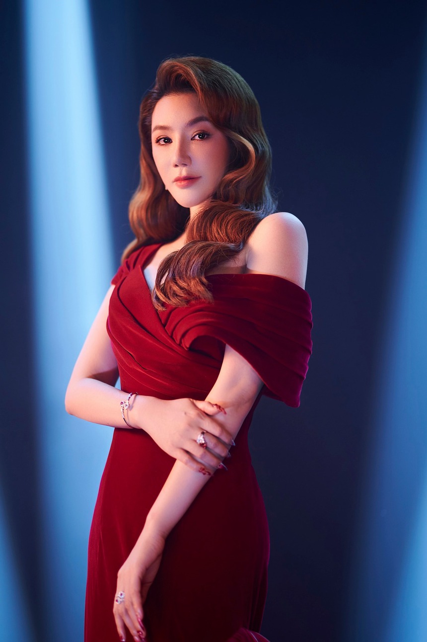 Hồ Quỳnh Hương xuất hiện với gương mặt khác lạ, dân mạng nghi 'phẫu thuật hỏng' - Ảnh 5.