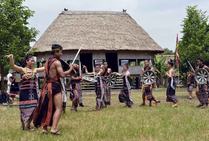 Nhà làng - Di sản văn hóa độc đáo của người Cơ Tu - Ảnh 2.