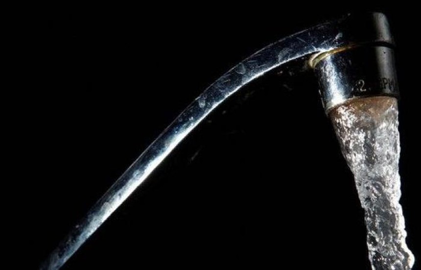 Gần 50% nước uống ở Mỹ có thể chứa 'hóa chất vĩnh cửu' độc hại - Ảnh 1.