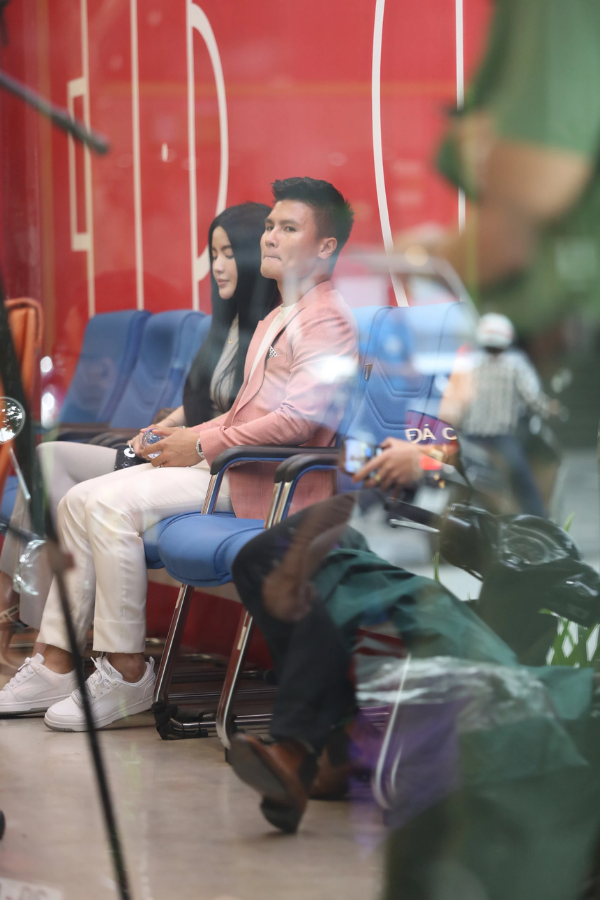 Quang Hải xua tan tin đồn chia tay bạn gái với hành động bất ngờ sau khi Chu Thanh Huyền nhập viện - Ảnh 3.