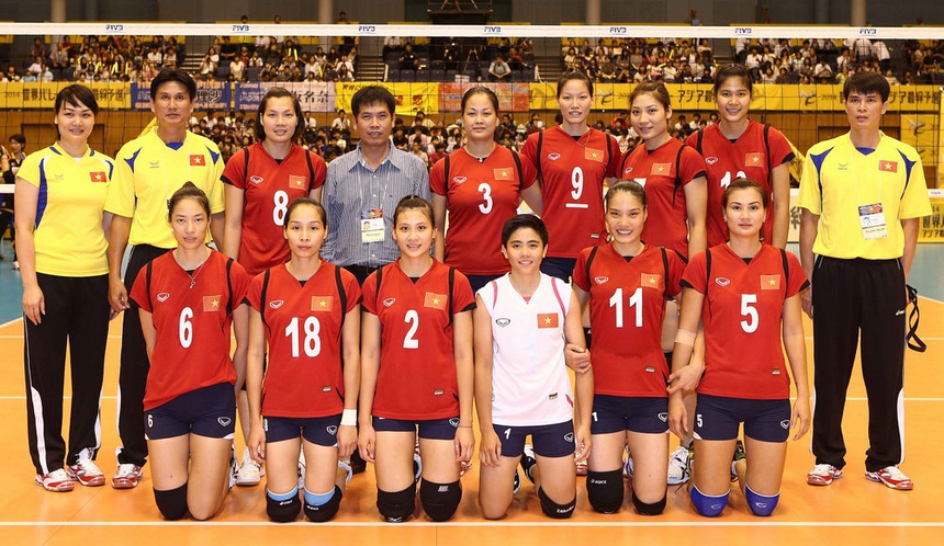 Hà Thị Hoa (số 3) là cây chuyền hai nổi tiếng trong lịch sử bóng chuyền nữ Việt Nam