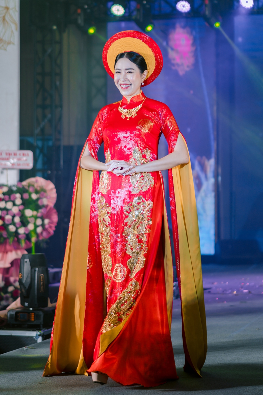 Ca sĩ Cẩm Vân, Khắc Triệu và gần 150 Nghệ sỹ nổi tiếng hội ngộ trong đêm nghệ thuật 'Vì nụ cười trẻ thơ 2023' - Ảnh 2. Ca sĩ Cẩm Vân, Khắc Triệu và gần 150 Nghệ sỹ nổi tiếng hội ngộ trong đêm nghệ thuật 'Vì nụ cười trẻ thơ 2023' - Ảnh 2.