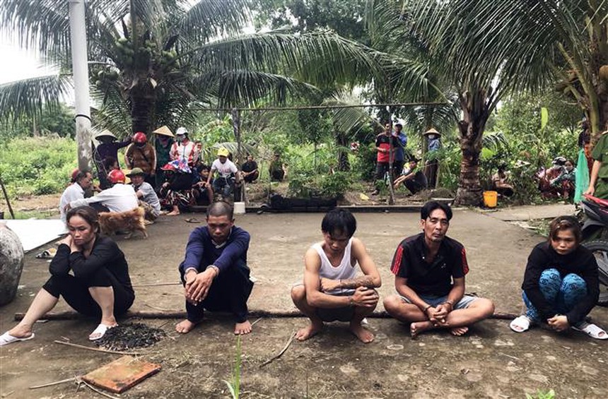 Tạm giữ 5 nghi phạm trong cùng một gia đình vì hành vi cướp tài sản - Ảnh 1.