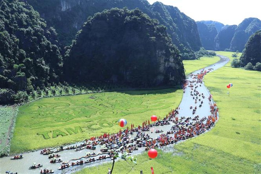 Khu du lịch Tam Cốc - Bích Động (Ninh Bình) tạm dừng đón khách tham quan - Ảnh 1.