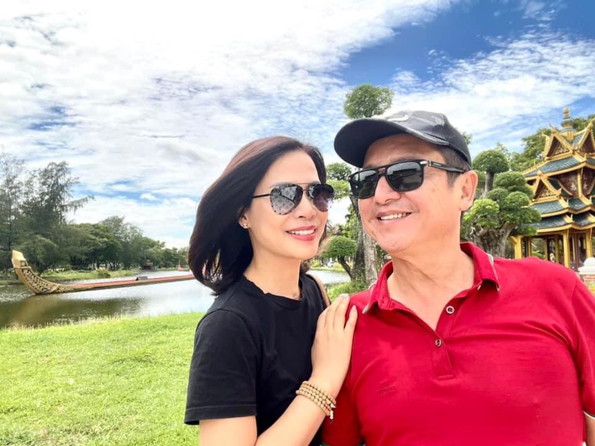 Sao Việt 1/8: Hòa Minzy khoe dáng tại biển, Chí Trung hạnh phúc bên bạn gái kém tuổi - Ảnh 2.