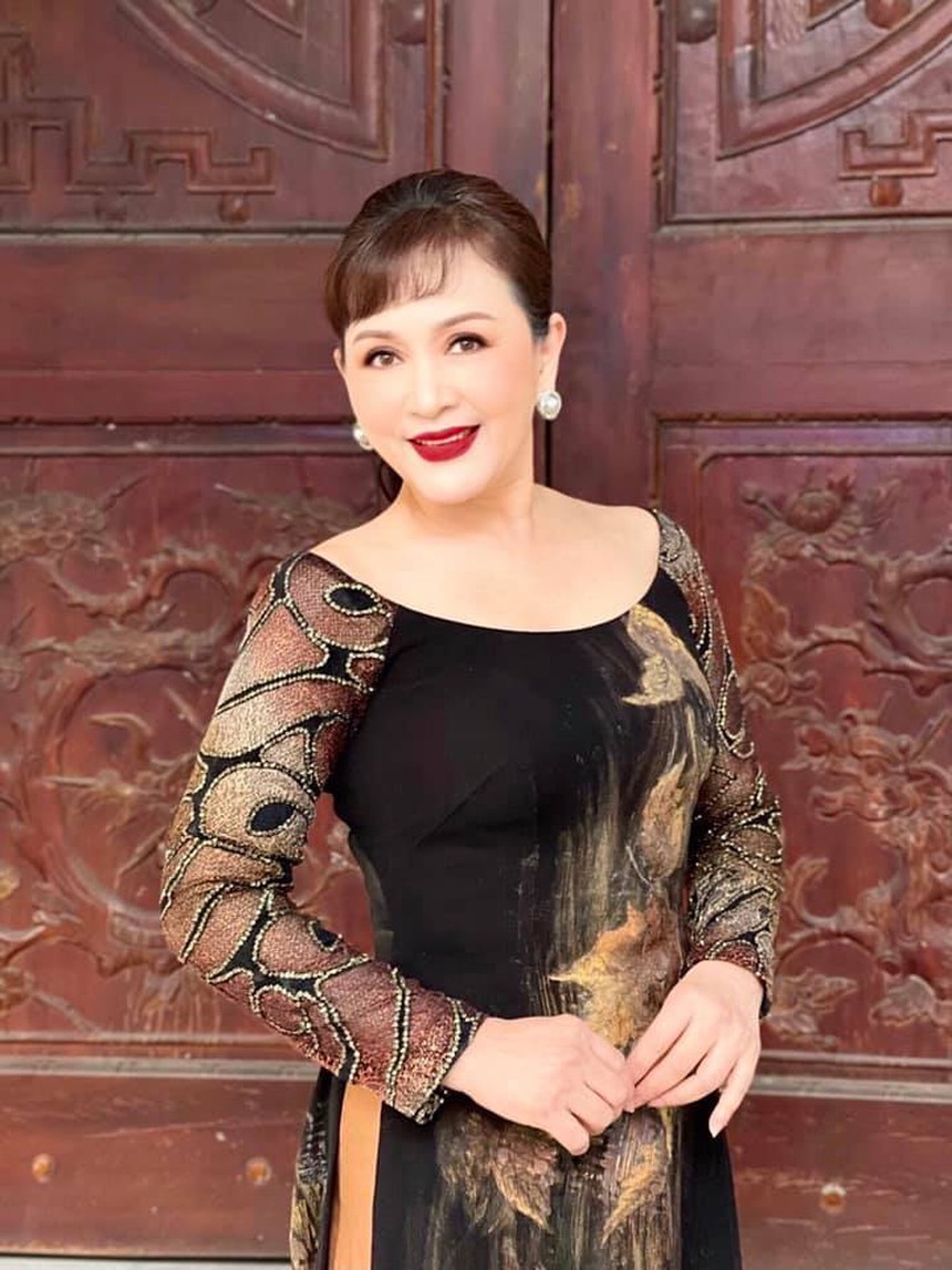 Vẻ đẹp sắc sảo, mặn mà của NSND Minh Hòa thời trẻ khiến khán giả 'điêu đứng' - Ảnh 9. Vẻ đẹp sắc sảo, mặn mà của NSND Minh Hòa thời trẻ khiến khán giả 'điêu đứng' - Ảnh 9.