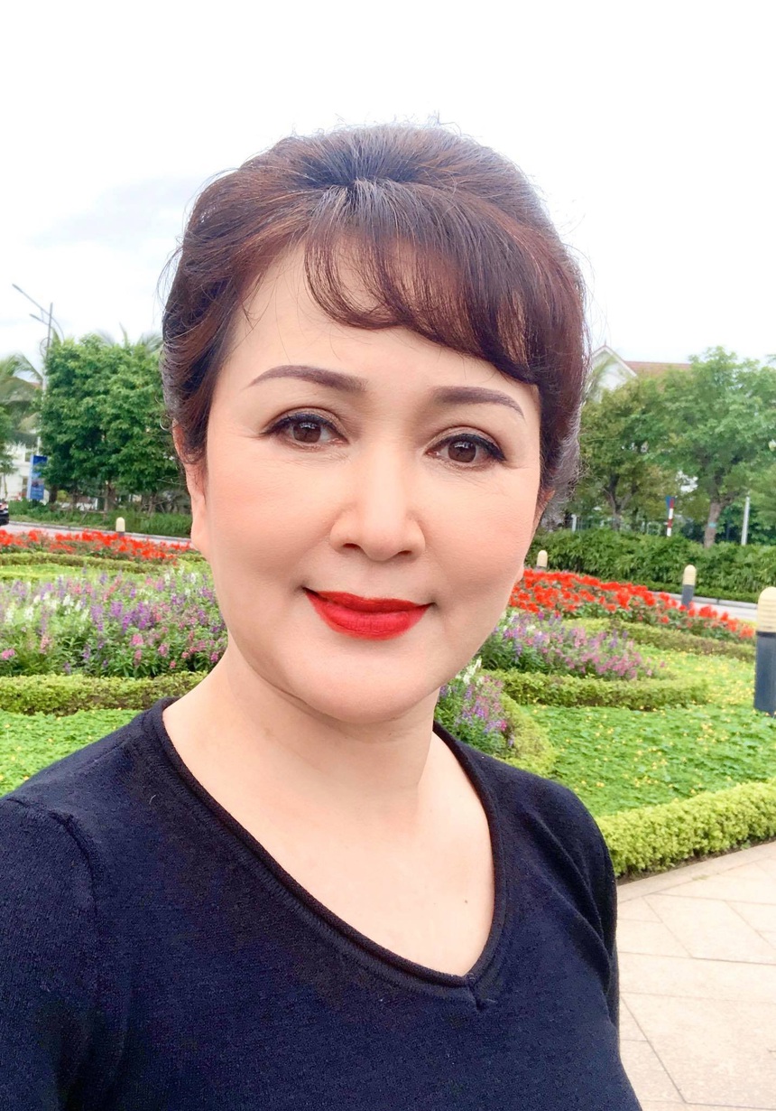 Vẻ đẹp sắc sảo, mặn mà của NSND Minh Hòa thời trẻ khiến khán giả 'điêu đứng' - Ảnh 10. Vẻ đẹp sắc sảo, mặn mà của NSND Minh Hòa thời trẻ khiến khán giả 'điêu đứng' - Ảnh 10.