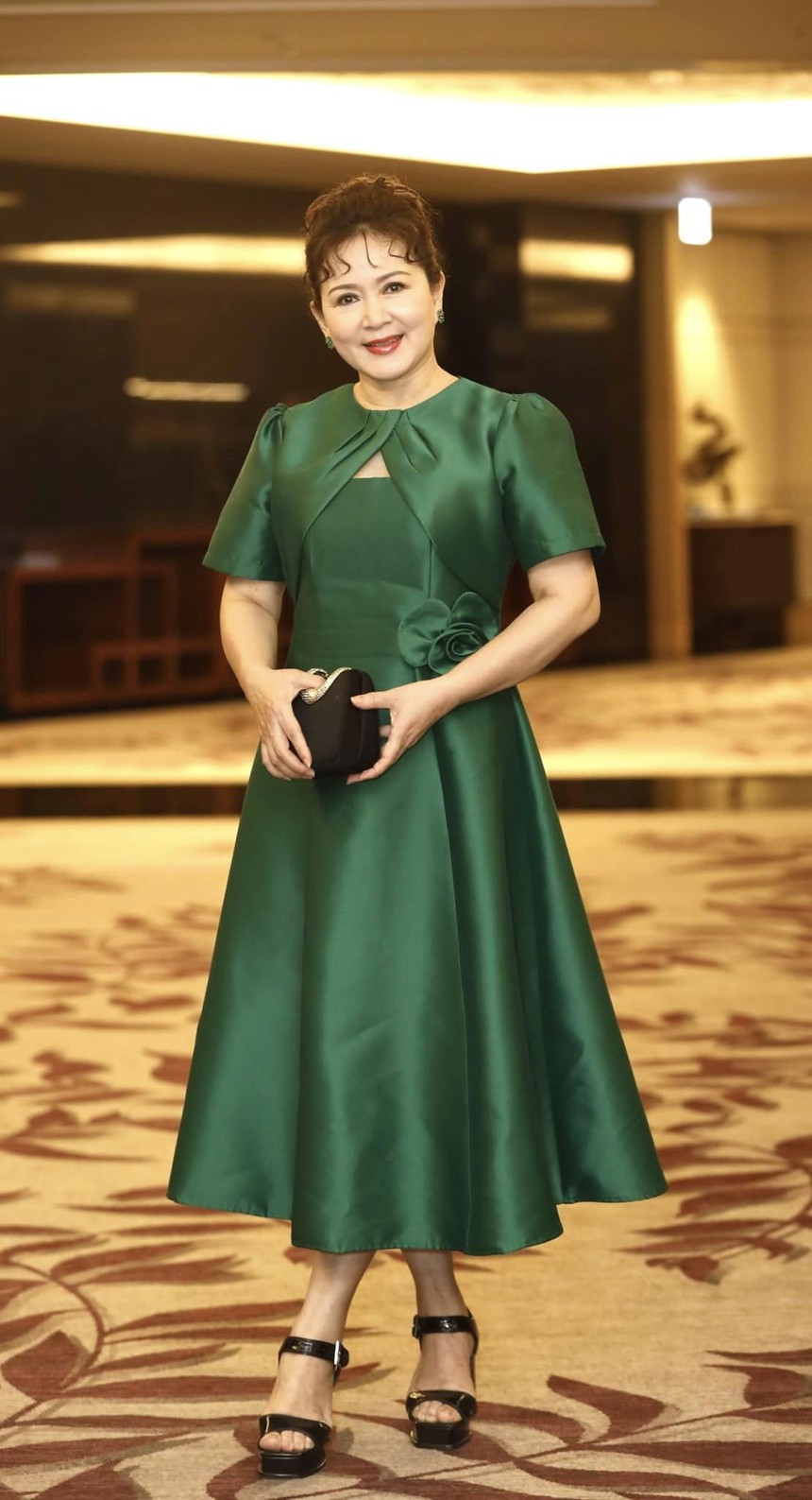 Vẻ đẹp sắc sảo, mặn mà của NSND Minh Hòa thời trẻ khiến khán giả 'điêu đứng' - Ảnh 12. Vẻ đẹp sắc sảo, mặn mà của NSND Minh Hòa thời trẻ khiến khán giả 'điêu đứng' - Ảnh 12.