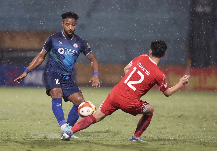 Viettel bị Bình Định cầm hòa ngay tại Hàng Đẫy, thất thế trong cuộc vô địch với Hà Nội FC và CAHN - Ảnh 2.