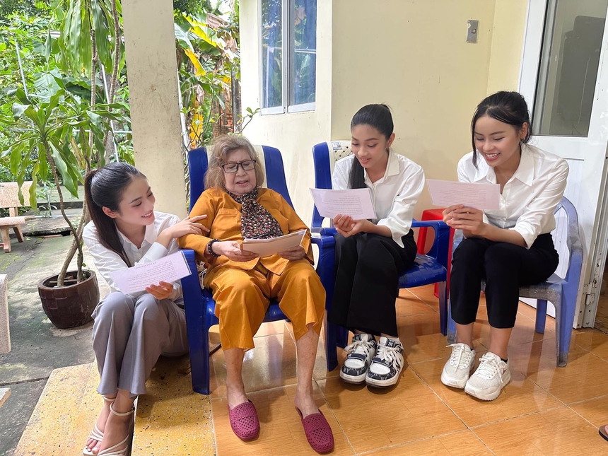 Đang lúc 'thở cũng bị ghét', Ý Nhi bị soi mặc lộng lẫy đi thăm viện, nhưng sự thật khiến dân mạng 'ngã ngửa' - Ảnh 4.