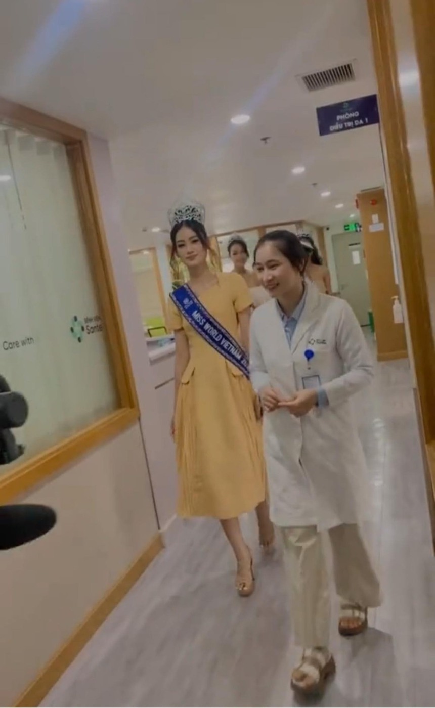 Đang lúc 'thở cũng bị ghét', Ý Nhi bị soi mặc lộng lẫy đi thăm viện - Ảnh 2.