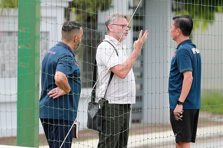 HLV Troussier vẫn còn đau đầu - Ảnh 1.