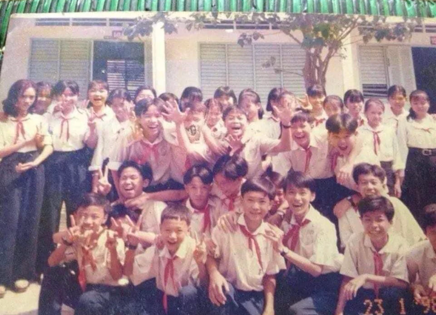 Sao Việt 10/8: Hoa hậu Thùy Tiên mừng sinh nhật cùng Team Quang Linh Vlogs, Phương Oanh thả dáng 'cực nuột' bên bãi biển - Ảnh 2.