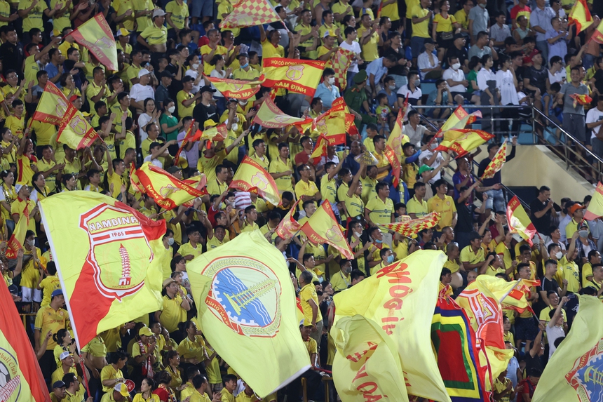 Lời cảnh tỉnh cho bóng đá chuyên nghiệp - Ảnh 1. Lời cảnh tỉnh cho bóng đá chuyên nghiệp - Ảnh 1.