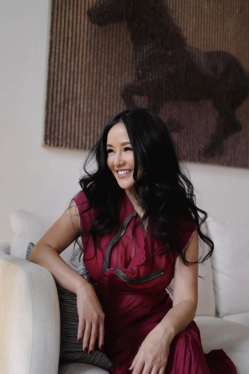 Sao Việt 10/8: Hoa hậu Thùy Tiên mừng sinh nhật cùng Team Quang Linh Vlogs, Phương Oanh thả dáng 'cực nuột' bên bãi biển - Ảnh 4.