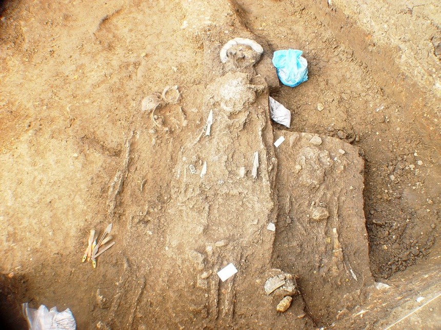 Đêm đêm rì rầm trong tiếng đất - Thế giới người lớn Đông Sơn (kỳ 3): Những hài cốt táng chồng lên nhau trong cùng huyệt mộ - Ảnh 4. Đêm đêm rì rầm trong tiếng đất - Thế giới người lớn Đông Sơn (kỳ 3): Những hài cốt táng chồng lên nhau trong cùng huyệt mộ - Ảnh 4.