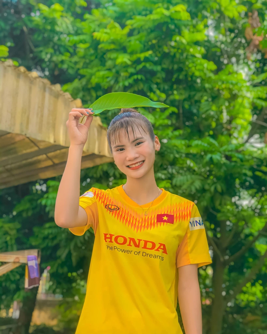 Nhan sắc 3 tân binh thế hệ 2K vừa được triệu tập lên ĐT nữ Việt Nam chuẩn bị cho ASIAD 19 - Ảnh 2. Nhan sắc 3 tân binh thế hệ 2K vừa được triệu tập lên ĐT nữ Việt Nam chuẩn bị cho ASIAD 19 - Ảnh 2.