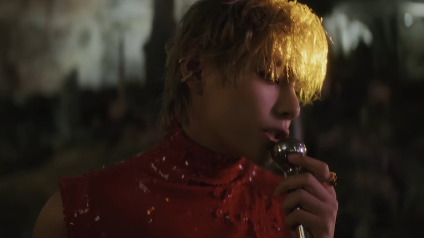 'Giải mã' ý nghĩa bản serenade ngọt ngào trong MV 'Love Me Again' của V BTS - Ảnh 4. 'Giải mã' ý nghĩa bản serenade ngọt ngào trong MV 'Love Me Again' của V BTS - Ảnh 4.