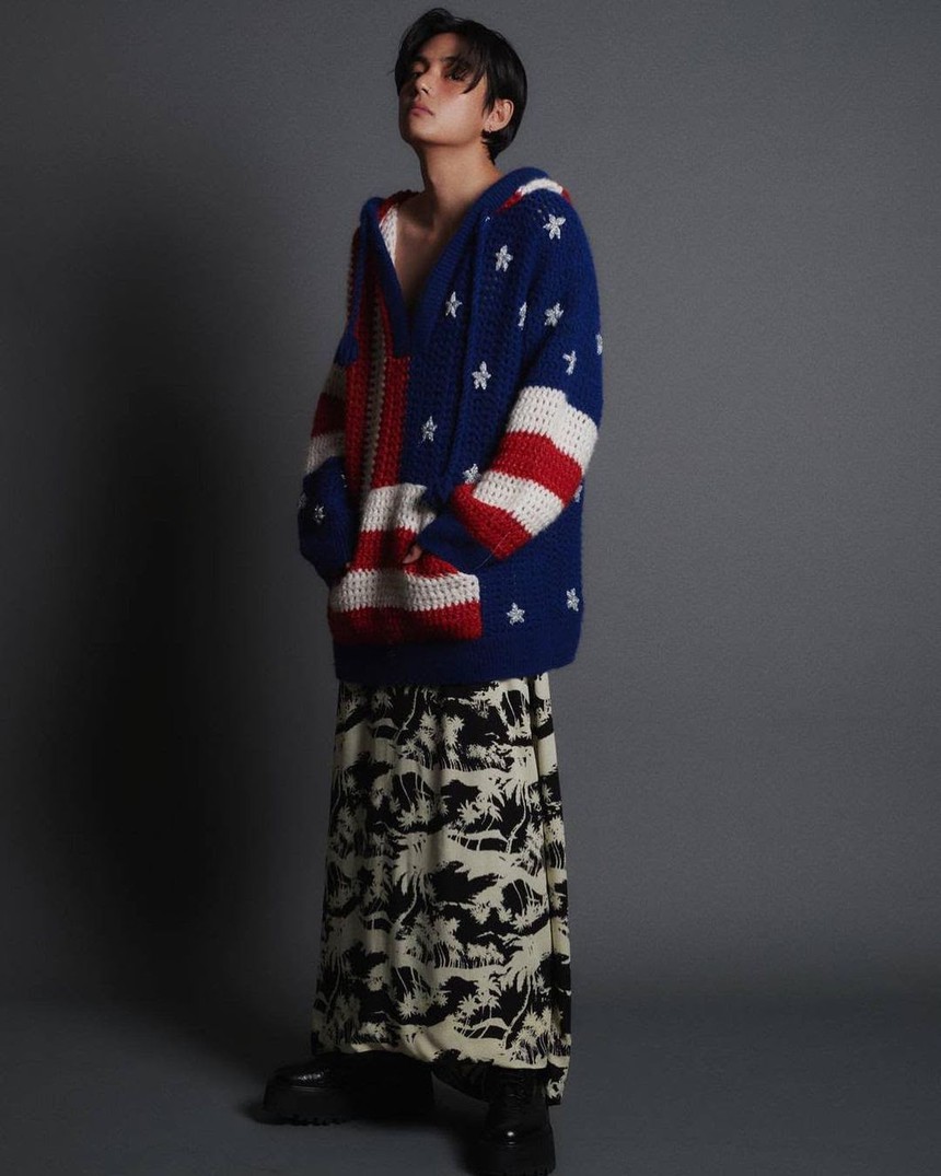 9 lần V BTS phá vỡ quy tắc giới tính: Ăn mặc, trang điểm - Ảnh 2.