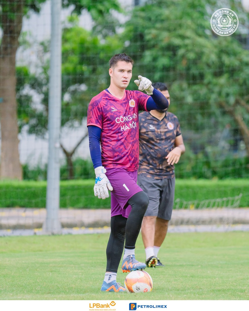 Thủ môn Filip Nguyễn: ‘CLB Công an Hà Nội đang kiểm soát được mọi thứ’ - Ảnh 3.