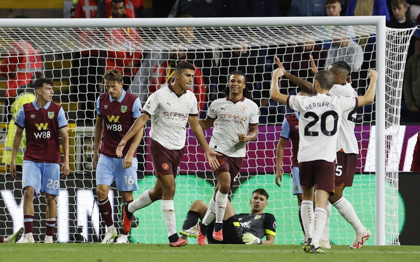Lập cú đúp ấn tượng, Haaland cán mốc 100 bàn trong chiến thắng hoàn hảo của Man City trước Burnley - Ảnh 4.