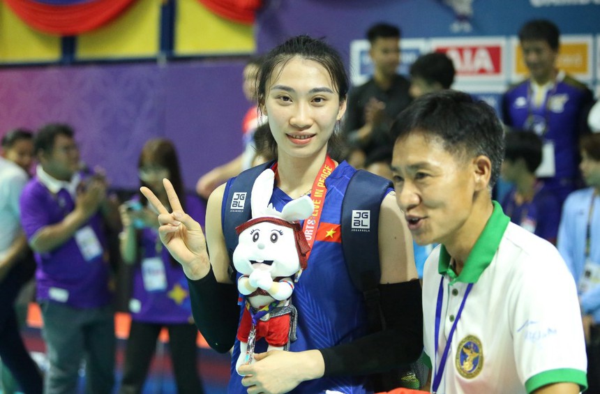 Nữ chủ công thay Thanh Thúy làm đội trưởng ĐT nữ Việt Nam: Phát bóng cực dị và có tinh thần thép - Ảnh 2. Nữ chủ công thay Thanh Thúy làm đội trưởng ĐT nữ Việt Nam: Phát bóng cực dị và có tinh thần thép - Ảnh 2.