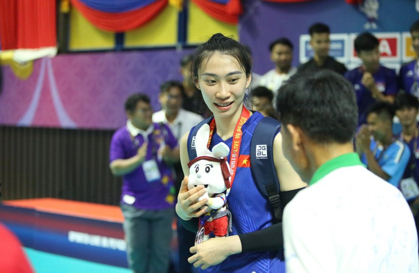 Nữ chủ công thay Thanh Thúy làm đội trưởng ĐT nữ Việt Nam: Phát bóng cực dị và có tinh thần thép - Ảnh 3. Nữ chủ công thay Thanh Thúy làm đội trưởng ĐT nữ Việt Nam: Phát bóng cực dị và có tinh thần thép - Ảnh 3.