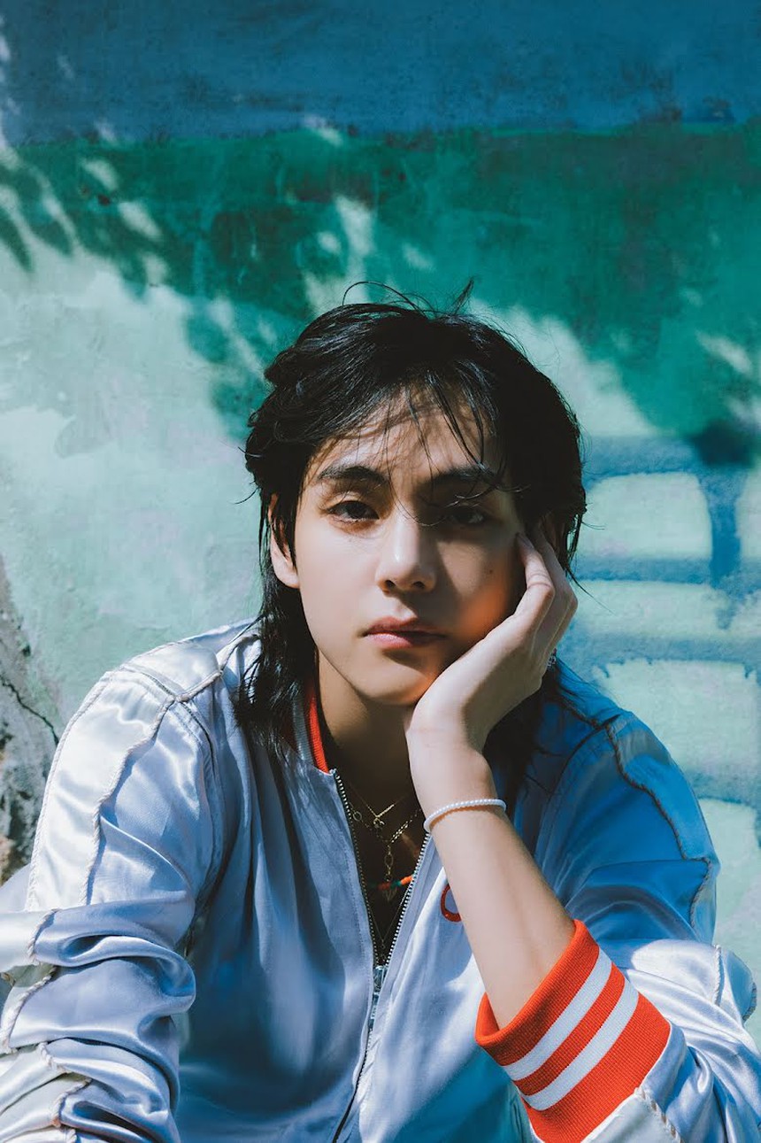 'Lịm tim' ngắm V BTS trong 20 bức ảnh ý tưởng mới cho album solo 'Layover' - Ảnh 2.