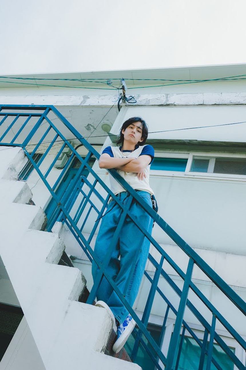 'Lịm tim' ngắm V BTS trong 20 bức ảnh ý tưởng mới cho album solo 'Layover' - Ảnh 12.