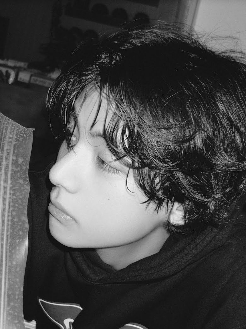 'Lịm tim' ngắm V BTS trong 20 bức ảnh ý tưởng mới cho album solo 'Layover' - Ảnh 8.