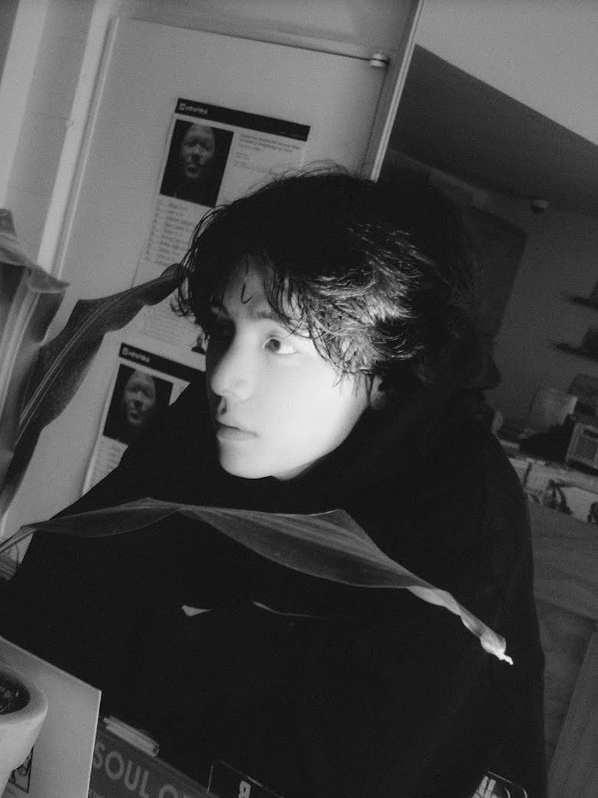 'Lịm tim' ngắm V BTS trong 20 bức ảnh ý tưởng mới cho album solo 'Layover' - Ảnh 10.