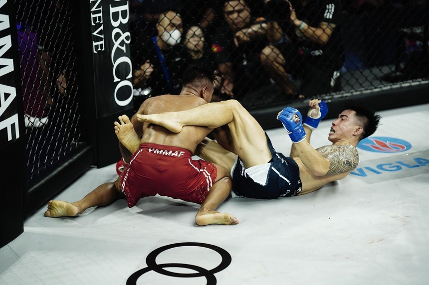 Chàng võ sĩ chạy xe ôm công nghệ thắng ngoạn mục cựu vô địch châu Á, giành vinh quang ở LION Championship - Ảnh 3.