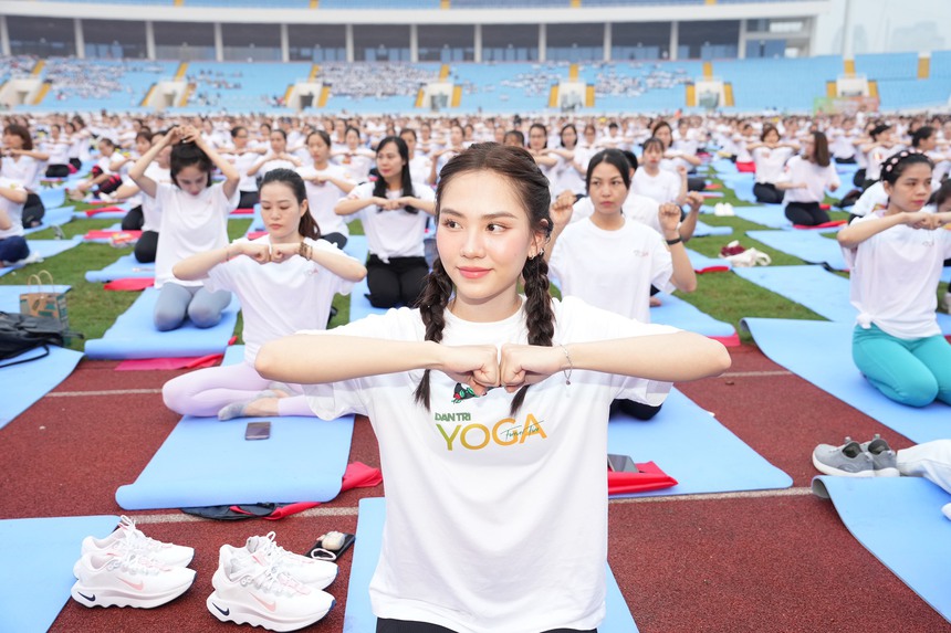 Dàn Hoa hậu, Á Hậu cùng 5.000 người đồng diễn yoga, xếp hình lá cờ Tổ quốc - Ảnh 5.