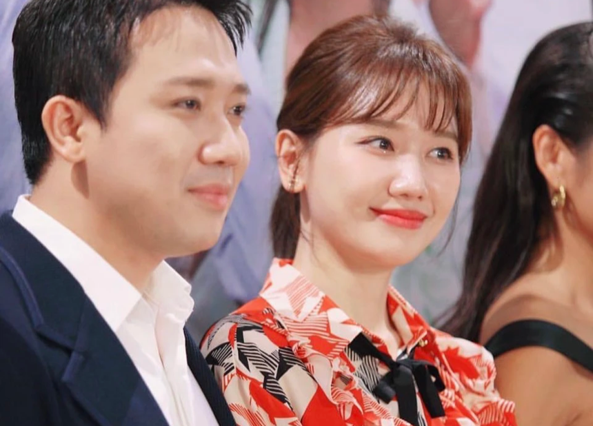 Sao Việt 12/8: Mạnh Trường đăng ảnh với vợ 'khét lẹt', Cường Đôla khoe cơ bắp ở tuổi 42 - Ảnh 2.