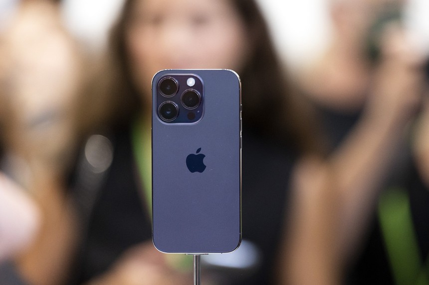 Bộ trưởng Nga cấm nhân viên sử dụng iPhone trong công việc - Ảnh 1.