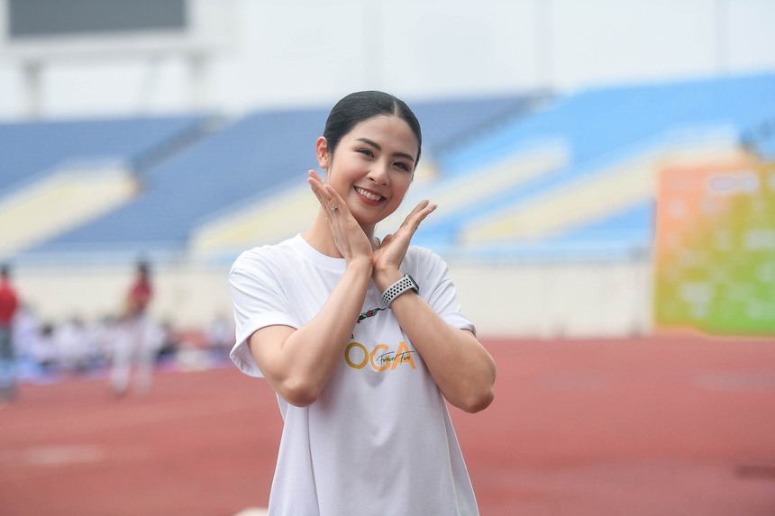 Dàn Hoa hậu, Á Hậu cùng 5.000 người đồng diễn yoga, xếp hình lá cờ Tổ quốc - Ảnh 6.