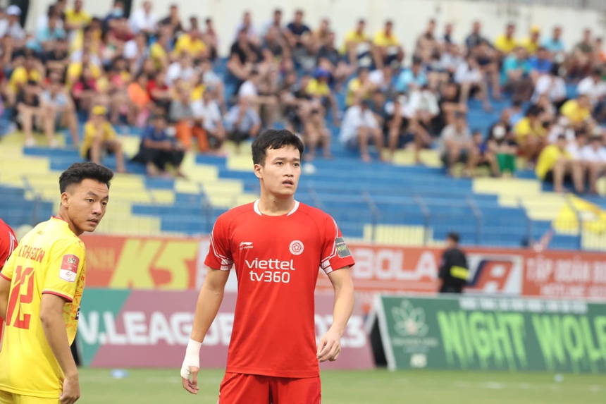 Hoàng Đức khóc nức nở sau trận thua CAHN: Đã tới lúc Quả bóng vàng Việt Nam xuất ngoại - Ảnh 3.