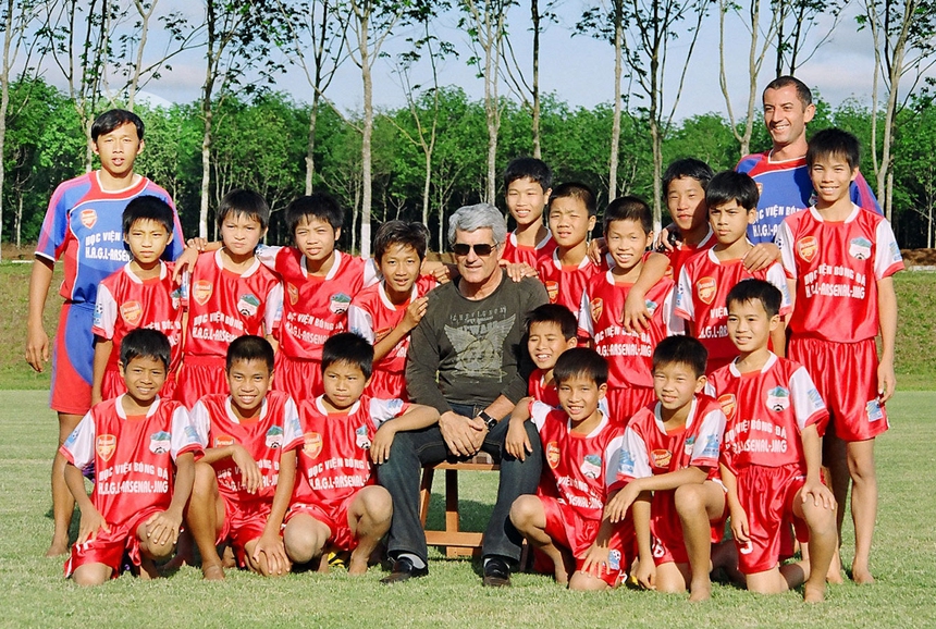 HLV Dương Minh Ninh: Công thần của HAGL, gắn bó hơn 2 thập kỷ, từng góp công đào tạo lứa Công Phượng, Xuân Trường - Ảnh 2.